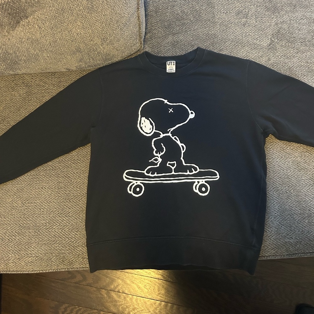 UNIQLO Kaws x Peanuts Black Crewneck Sweater Size Small RARE!!